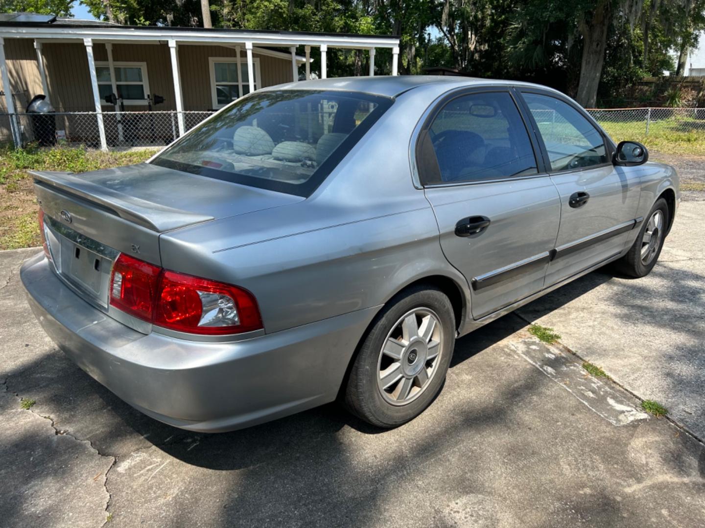2004 Kia Optima (KNAGD126945) , located at 1758 Cassat Ave., Jacksonville, FL, 32210, (904) 384-2799, 30.286720, -81.730652 - $3500.00----------2004 KIA OPTIMA LX 129,627 MILES EXTRA CLEAN ICE-COLD AIR CONDITIONING 4-DOOR SUNROOF ALLOYS SPOILER RUNS GREAT ASK ABOUT 50/50 BHPH FINANCING FOR THIS VEHICLE CALL US NOW @ 904-384-2799 - Photo#3